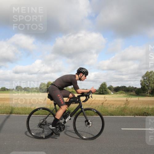 25.08.2024 - Elbe Triathlon Hamburg Fuchs,  Jonas http://msf.ph/oto/6833570 25.08.2024 09:56:23 Radfahren 452, 293, 261, 202, 370, 398 meine-sportfotos.de
