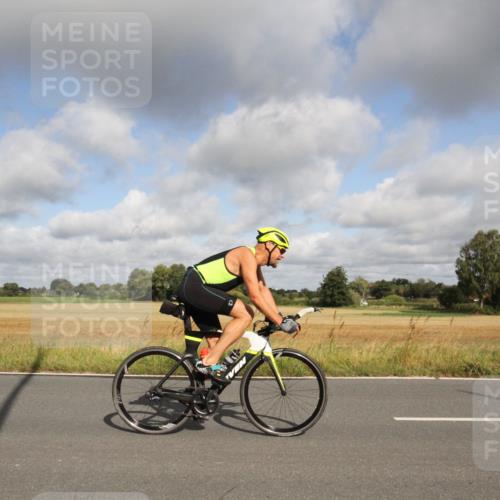 25.08.2024 - Elbe Triathlon Hamburg Fuchs,  Jonas http://msf.ph/oto/6833585 25.08.2024 09:56:35 Radfahren 210, 434, 327, 409, 300 meine-sportfotos.de