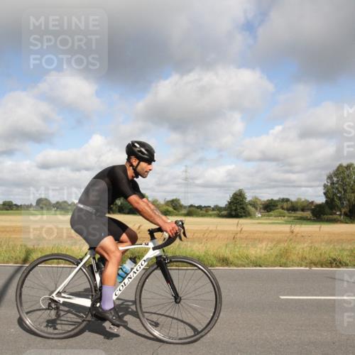 25.08.2024 - Elbe Triathlon Hamburg Fuchs,  Jonas http://msf.ph/oto/6833586 25.08.2024 09:56:37 Radfahren 210, 434, 327, 409, 300 meine-sportfotos.de