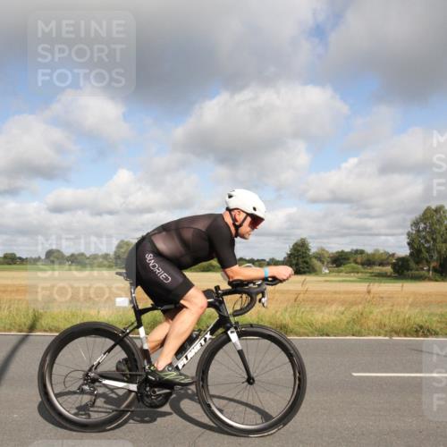 25.08.2024 - Elbe Triathlon Hamburg Fuchs,  Jonas http://msf.ph/oto/6833588 25.08.2024 09:56:38 Radfahren 210, 434, 327, 409, 300 meine-sportfotos.de