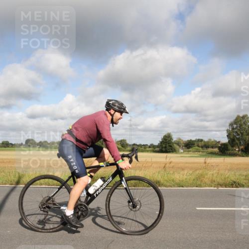 25.08.2024 - Elbe Triathlon Hamburg Fuchs,  Jonas http://msf.ph/oto/6833591 25.08.2024 09:56:40 Radfahren 210, 434, 327, 409, 300 meine-sportfotos.de