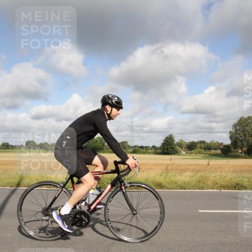 25.08.2024 - Elbe Triathlon Hamburg Fuchs,  Jonas http://msf.ph/oto/6833602 25.08.2024 09:56:50 Radfahren 421, 328, 200, 1850, 224, 396 meine-sportfotos.de