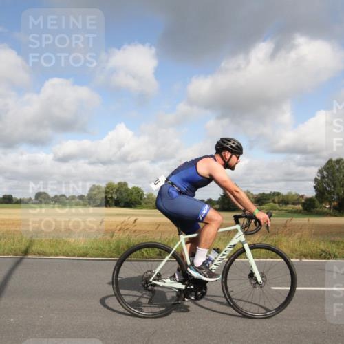 25.08.2024 - Elbe Triathlon Hamburg Fuchs,  Jonas http://msf.ph/oto/6833619 25.08.2024 09:57:16 Radfahren 303, 545, 530, 215, 382, 378 meine-sportfotos.de