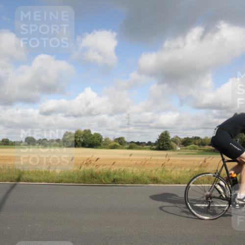 25.08.2024 - Elbe Triathlon Hamburg Fuchs,  Jonas http://msf.ph/oto/6833630 25.08.2024 09:57:19 Radfahren 303, 545, 530, 215, 382, 378, 333 meine-sportfotos.de