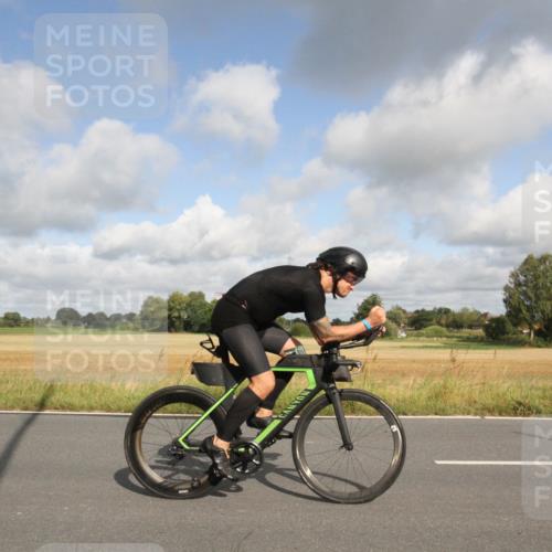 25.08.2024 - Elbe Triathlon Hamburg Fuchs,  Jonas http://msf.ph/oto/6833633 25.08.2024 09:57:24 Radfahren 545, 530, 215, 382, 378, 333, 447, 222 meine-sportfotos.de