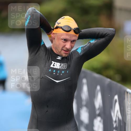 25.08.2024 - Elbe Triathlon Hamburg H.Heesch http://msf.ph/oto/6833646 25.08.2024 08:33:12 Schwimmen 50, 60, 99, 105 meine-sportfotos.de