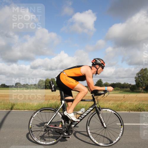 25.08.2024 - Elbe Triathlon Hamburg Fuchs,  Jonas http://msf.ph/oto/6833662 25.08.2024 09:57:47 Radfahren 236, 235, 267, 376, 484, 264 meine-sportfotos.de
