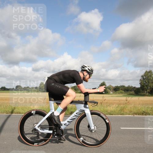 25.08.2024 - Elbe Triathlon Hamburg Fuchs,  Jonas http://msf.ph/oto/6833670 25.08.2024 09:57:49 Radfahren 267, 376, 484, 264 meine-sportfotos.de