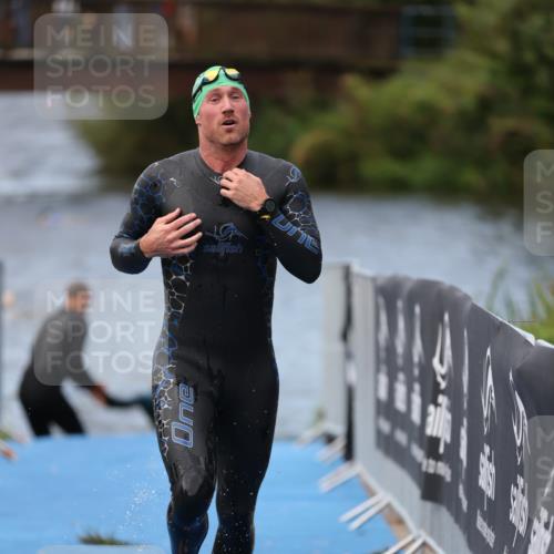 25.08.2024 - Elbe Triathlon Hamburg H.Heesch http://msf.ph/oto/6833671 25.08.2024 08:33:18 Schwimmen 50, 60, 99 meine-sportfotos.de