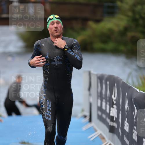 25.08.2024 - Elbe Triathlon Hamburg H.Heesch http://msf.ph/oto/6833678 25.08.2024 08:33:18 Schwimmen 50, 60, 99 meine-sportfotos.de