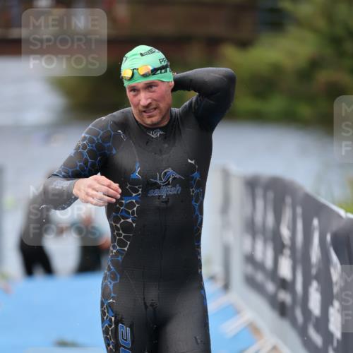 25.08.2024 - Elbe Triathlon Hamburg H.Heesch http://msf.ph/oto/6833716 25.08.2024 08:33:19 Schwimmen 50, 60, 99 meine-sportfotos.de