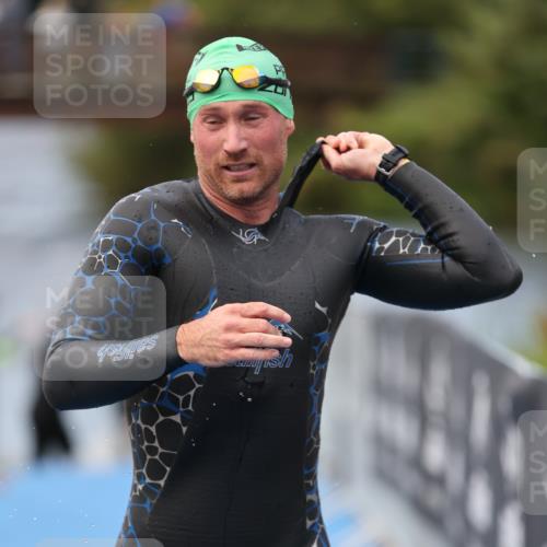 25.08.2024 - Elbe Triathlon Hamburg H.Heesch http://msf.ph/oto/6833728 25.08.2024 08:33:20 Schwimmen 50, 60, 99 meine-sportfotos.de