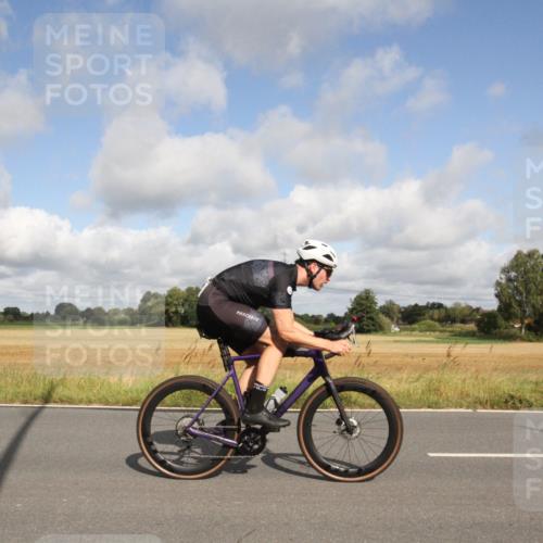 25.08.2024 - Elbe Triathlon Hamburg Fuchs,  Jonas http://msf.ph/oto/6833729 25.08.2024 09:59:01 Radfahren 233, 446, 528, 220 meine-sportfotos.de