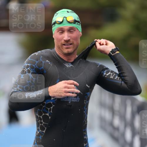25.08.2024 - Elbe Triathlon Hamburg H.Heesch http://msf.ph/oto/6833730 25.08.2024 08:33:20 Schwimmen 50, 60, 99 meine-sportfotos.de