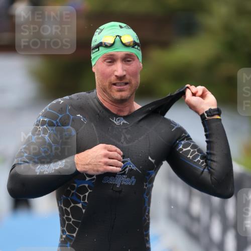 25.08.2024 - Elbe Triathlon Hamburg H.Heesch http://msf.ph/oto/6833734 25.08.2024 08:33:20 Schwimmen 50, 60, 99 meine-sportfotos.de