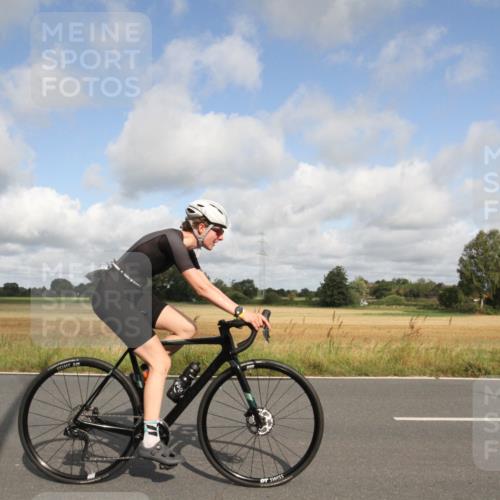 25.08.2024 - Elbe Triathlon Hamburg Fuchs,  Jonas http://msf.ph/oto/6833738 25.08.2024 09:59:19 Radfahren 262, 508, 497, 128 meine-sportfotos.de