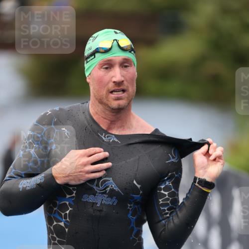 25.08.2024 - Elbe Triathlon Hamburg H.Heesch http://msf.ph/oto/6833739 25.08.2024 08:33:20 Schwimmen 50, 60, 99 meine-sportfotos.de
