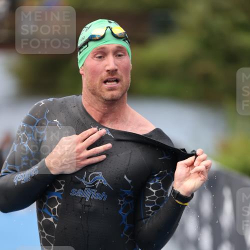 25.08.2024 - Elbe Triathlon Hamburg H.Heesch http://msf.ph/oto/6833746 25.08.2024 08:33:20 Schwimmen 50, 60, 99 meine-sportfotos.de