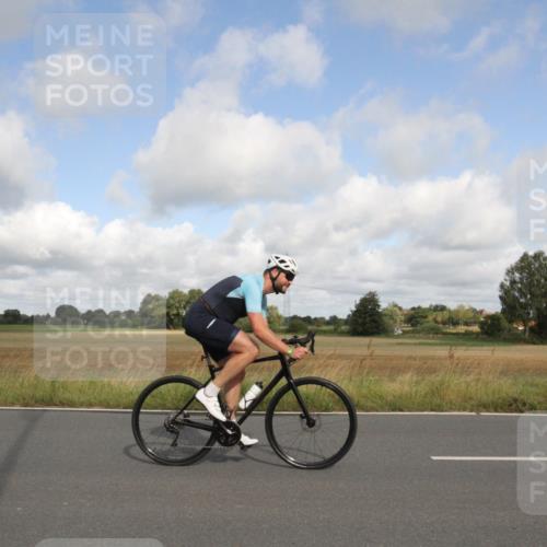 25.08.2024 - Elbe Triathlon Hamburg Fuchs,  Jonas http://msf.ph/oto/6833748 25.08.2024 09:59:31 Radfahren 128, 251, 270, 456, 341, 543, 391 meine-sportfotos.de
