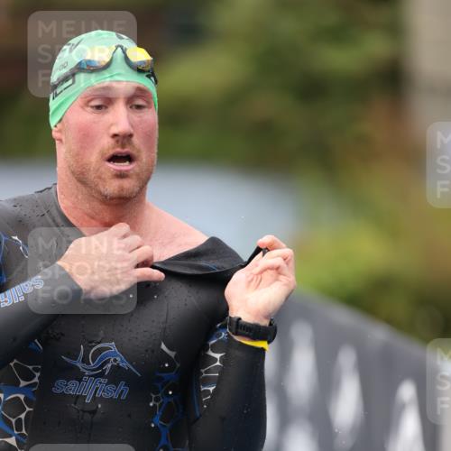 25.08.2024 - Elbe Triathlon Hamburg H.Heesch http://msf.ph/oto/6833761 25.08.2024 08:33:20 Schwimmen 50, 60, 99 meine-sportfotos.de