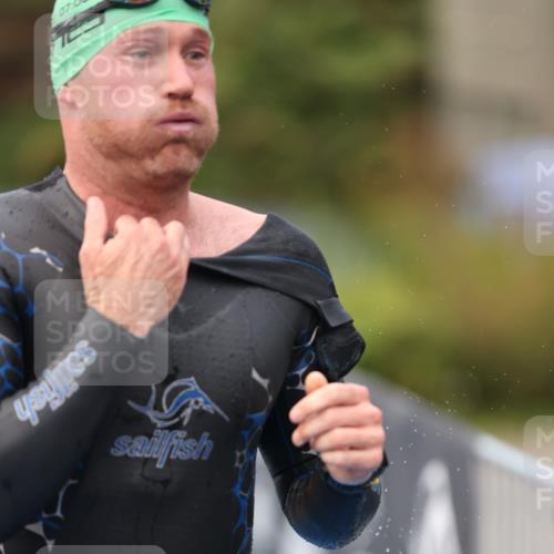 25.08.2024 - Elbe Triathlon Hamburg H.Heesch http://msf.ph/oto/6833780 25.08.2024 08:33:20 Schwimmen 50, 60, 99 meine-sportfotos.de