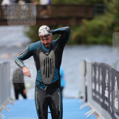 25.08.2024 - Elbe Triathlon Hamburg H.Heesch http://msf.ph/oto/6833787 25.08.2024 08:33:27 Schwimmen 33, 60, 99 meine-sportfotos.de