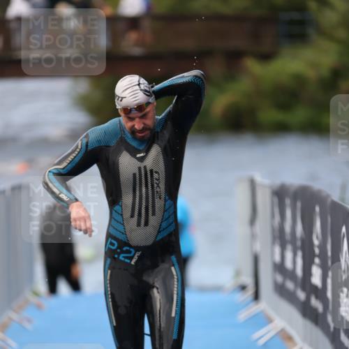 25.08.2024 - Elbe Triathlon Hamburg H.Heesch http://msf.ph/oto/6833792 25.08.2024 08:33:27 Schwimmen 33, 60, 99 meine-sportfotos.de