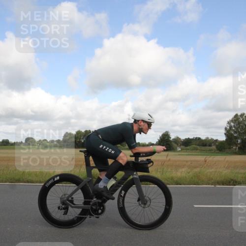 25.08.2024 - Elbe Triathlon Hamburg Fuchs,  Jonas http://msf.ph/oto/6833795 25.08.2024 10:00:00 Radfahren 254, 277, 351 meine-sportfotos.de