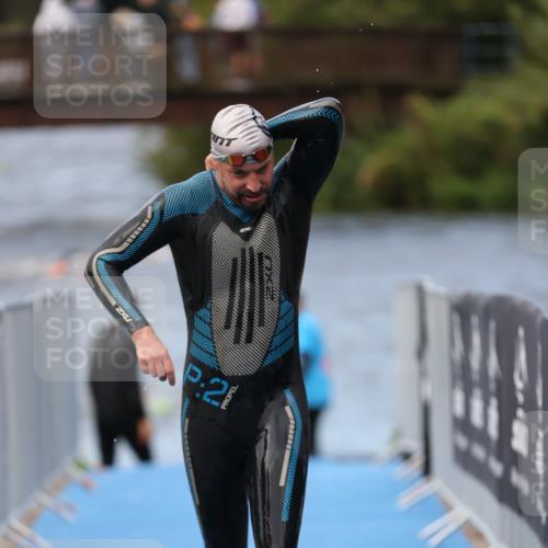 25.08.2024 - Elbe Triathlon Hamburg H.Heesch http://msf.ph/oto/6833800 25.08.2024 08:33:27 Schwimmen 33, 60, 99 meine-sportfotos.de