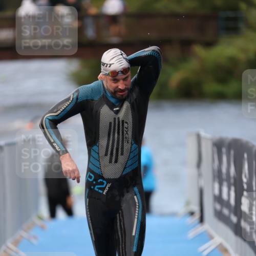 25.08.2024 - Elbe Triathlon Hamburg H.Heesch http://msf.ph/oto/6833807 25.08.2024 08:33:27 Schwimmen 33, 60, 99 meine-sportfotos.de
