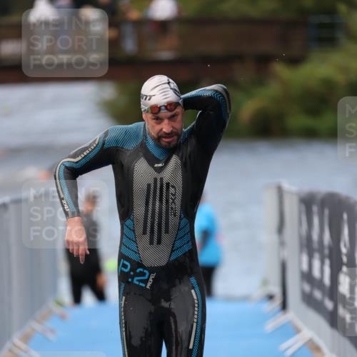 25.08.2024 - Elbe Triathlon Hamburg H.Heesch http://msf.ph/oto/6833819 25.08.2024 08:33:28 Schwimmen 33, 60, 99 meine-sportfotos.de