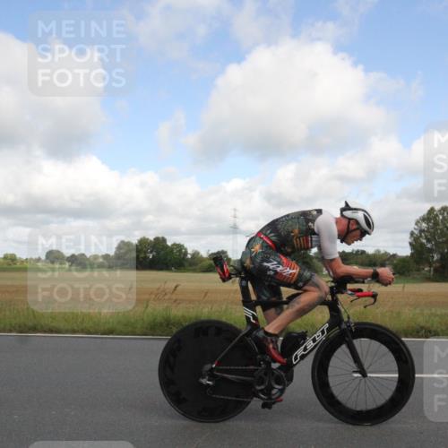 25.08.2024 - Elbe Triathlon Hamburg Fuchs,  Jonas http://msf.ph/oto/6833821 25.08.2024 10:00:23 Radfahren 383 meine-sportfotos.de