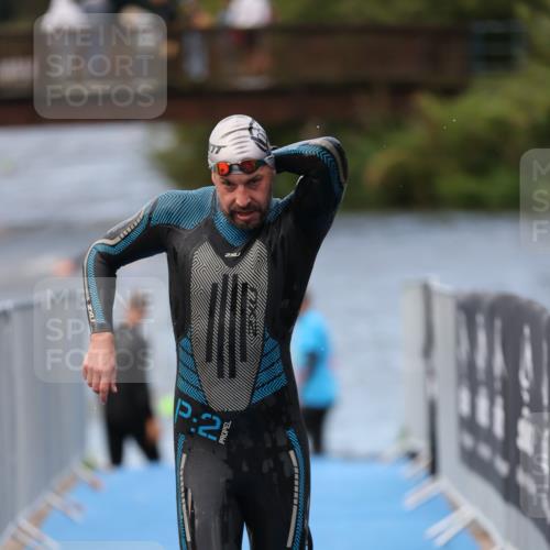 25.08.2024 - Elbe Triathlon Hamburg H.Heesch http://msf.ph/oto/6833823 25.08.2024 08:33:28 Schwimmen 33, 60, 99 meine-sportfotos.de