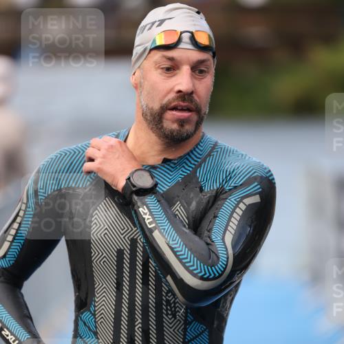 25.08.2024 - Elbe Triathlon Hamburg H.Heesch http://msf.ph/oto/6833846 25.08.2024 08:33:29 Schwimmen 33, 60, 99 meine-sportfotos.de