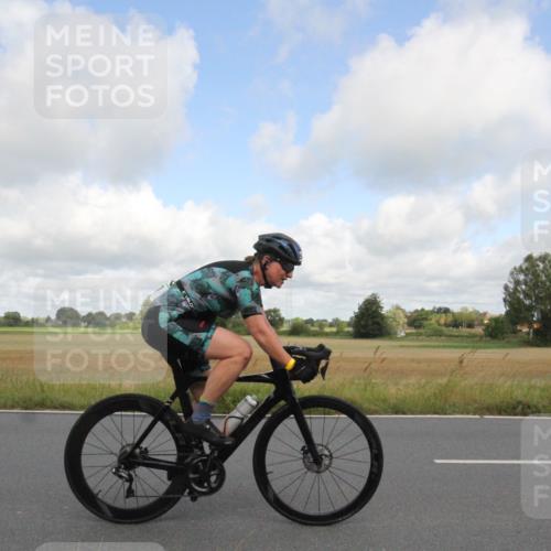 25.08.2024 - Elbe Triathlon Hamburg Fuchs,  Jonas http://msf.ph/oto/6833851 25.08.2024 10:00:49 Radfahren 385, 305, 401, 547, 407, 486, 211 meine-sportfotos.de