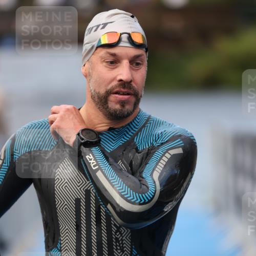 25.08.2024 - Elbe Triathlon Hamburg H.Heesch http://msf.ph/oto/6833857 25.08.2024 08:33:30 Schwimmen 33, 60, 99 meine-sportfotos.de