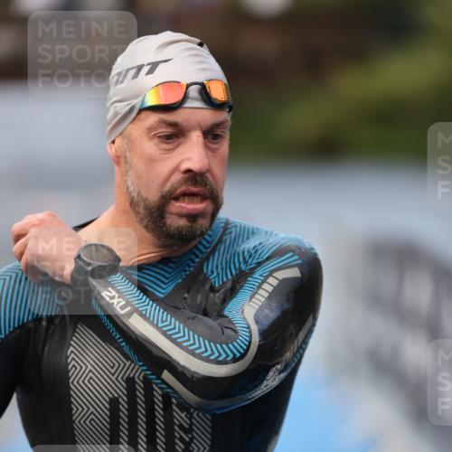 25.08.2024 - Elbe Triathlon Hamburg H.Heesch http://msf.ph/oto/6833863 25.08.2024 08:33:30 Schwimmen 33, 60, 99 meine-sportfotos.de