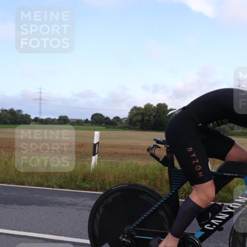 25.08.2024 - Elbe Triathlon Hamburg Fuchs,  Jonas http://msf.ph/oto/6833865 25.08.2024 08:35:26 Radfahren 47 meine-sportfotos.de