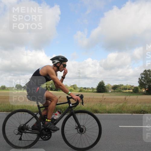 25.08.2024 - Elbe Triathlon Hamburg Fuchs,  Jonas http://msf.ph/oto/6833868 25.08.2024 10:00:57 Radfahren 407, 486, 211, 214, 550 meine-sportfotos.de