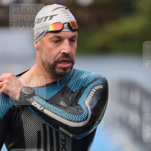 25.08.2024 - Elbe Triathlon Hamburg H.Heesch http://msf.ph/oto/6833869 25.08.2024 08:33:30 Schwimmen 33, 60, 99 meine-sportfotos.de