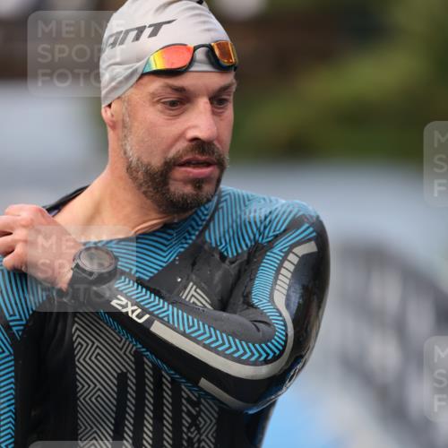 25.08.2024 - Elbe Triathlon Hamburg H.Heesch http://msf.ph/oto/6833872 25.08.2024 08:33:30 Schwimmen 33, 60, 99 meine-sportfotos.de