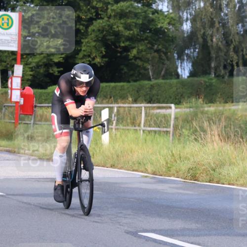 25.08.2024 - Elbe Triathlon Hamburg Fuchs,  Jonas http://msf.ph/oto/6833877 25.08.2024 08:36:28 Radfahren 65 meine-sportfotos.de