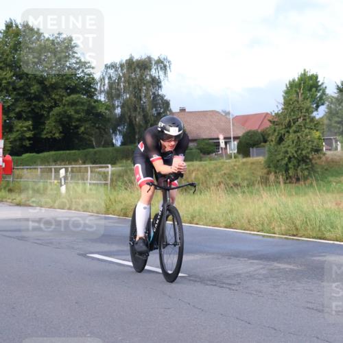 25.08.2024 - Elbe Triathlon Hamburg Fuchs,  Jonas http://msf.ph/oto/6833891 25.08.2024 08:36:29 Radfahren 65 meine-sportfotos.de