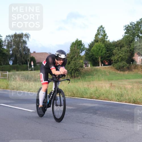 25.08.2024 - Elbe Triathlon Hamburg Fuchs,  Jonas http://msf.ph/oto/6833895 25.08.2024 08:36:29 Radfahren 65 meine-sportfotos.de