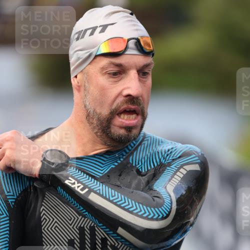 25.08.2024 - Elbe Triathlon Hamburg H.Heesch http://msf.ph/oto/6833901 25.08.2024 08:33:30 Schwimmen 33, 60, 99 meine-sportfotos.de