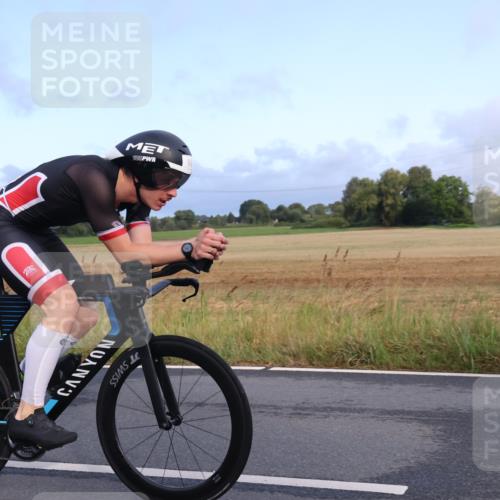 25.08.2024 - Elbe Triathlon Hamburg Fuchs,  Jonas http://msf.ph/oto/6833906 25.08.2024 08:36:29 Radfahren 65 meine-sportfotos.de