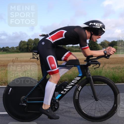 25.08.2024 - Elbe Triathlon Hamburg Fuchs,  Jonas http://msf.ph/oto/6833910 25.08.2024 08:36:29 Radfahren 65 meine-sportfotos.de
