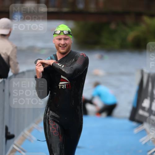 25.08.2024 - Elbe Triathlon Hamburg H.Heesch http://msf.ph/oto/6833955 25.08.2024 08:33:42 Schwimmen 33, 60, 61, 69 meine-sportfotos.de