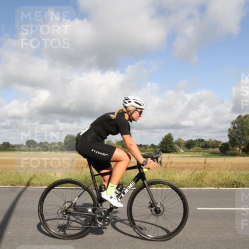 25.08.2024 - Elbe Triathlon Hamburg Fuchs,  Jonas http://msf.ph/oto/6833965 25.08.2024 10:02:31 Radfahren 468, 450, 312 meine-sportfotos.de