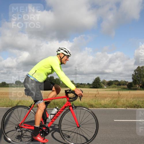 25.08.2024 - Elbe Triathlon Hamburg Fuchs,  Jonas http://msf.ph/oto/6833970 25.08.2024 10:02:31 Radfahren 468, 450, 312 meine-sportfotos.de